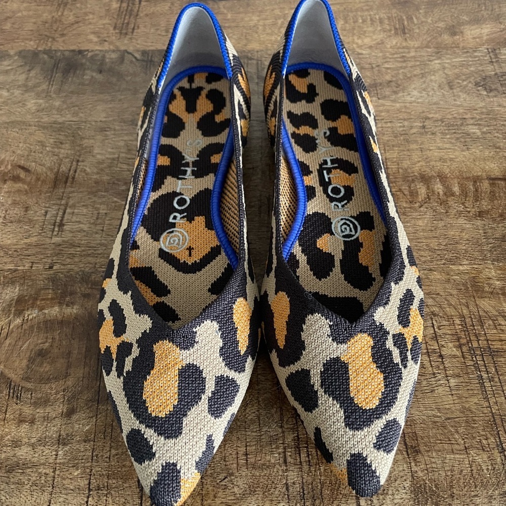 Rothys size 8 Leopard Point. Never worn. Too small after pregnancy.